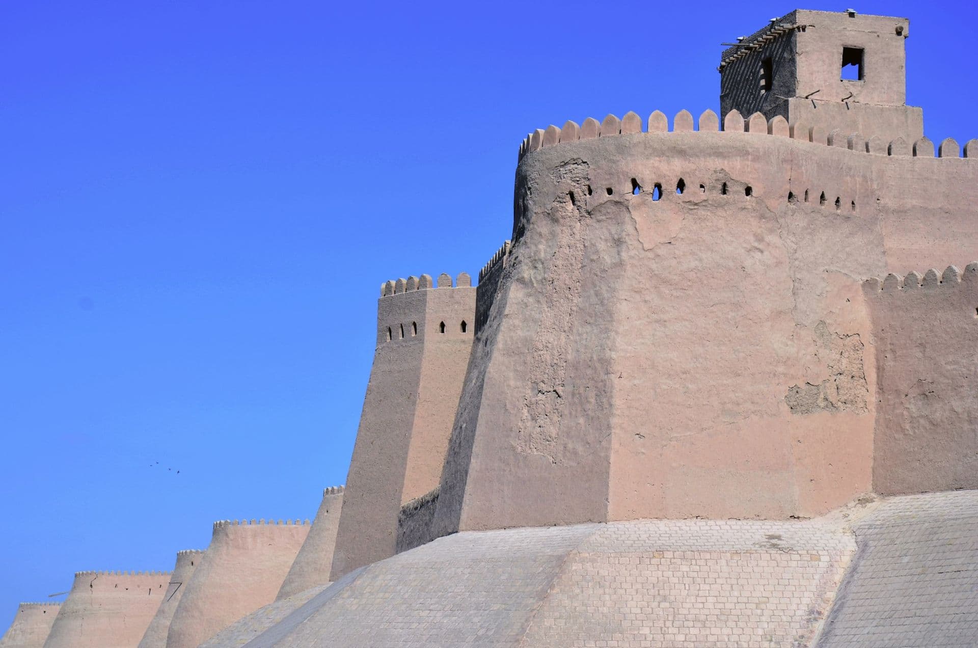 الأسوار الطينية لإيتشان قلعة